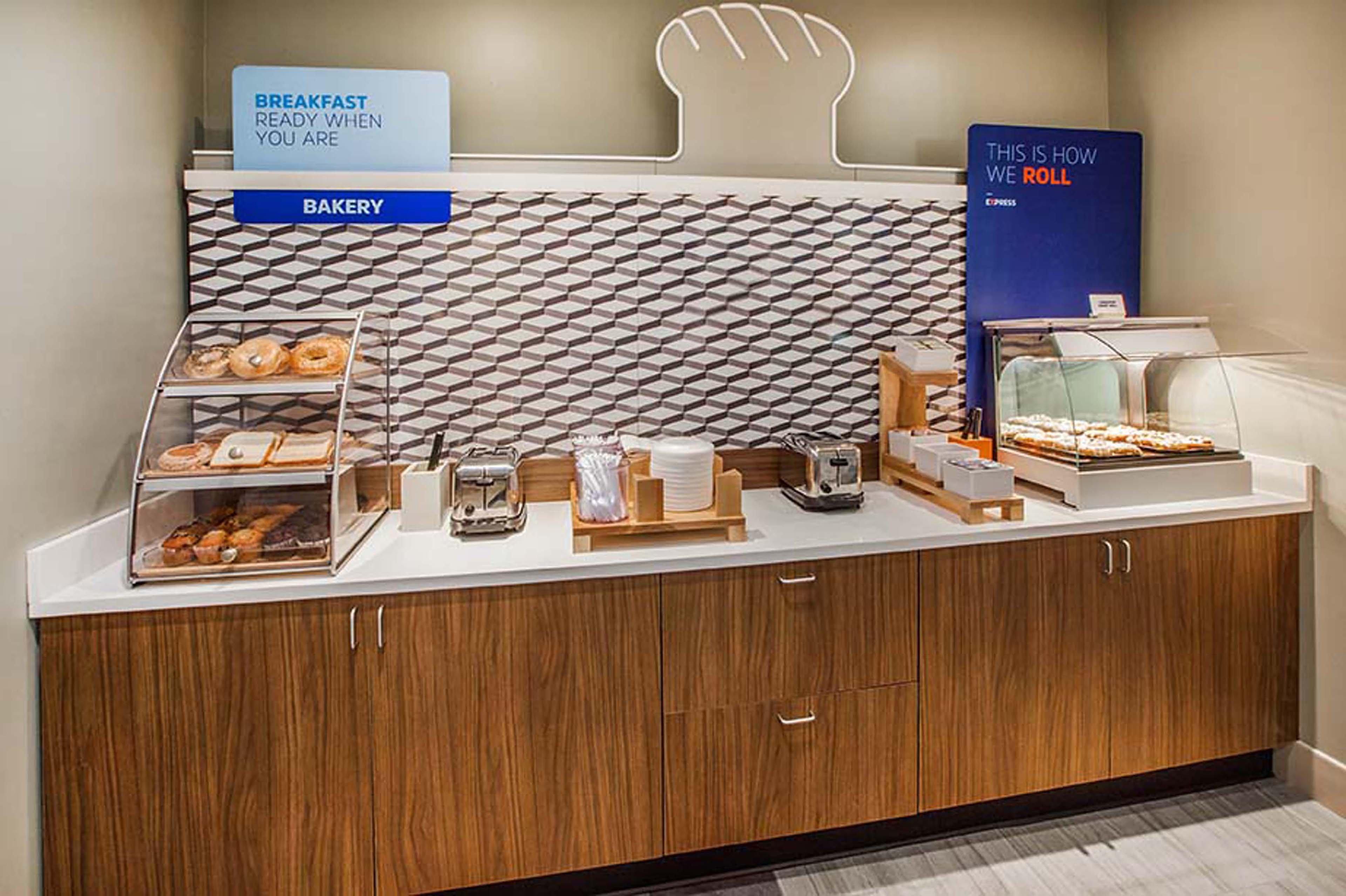 Holiday Inn Express & Suites Grand Rapids Airport North By Ihg Cascade Екстериор снимка